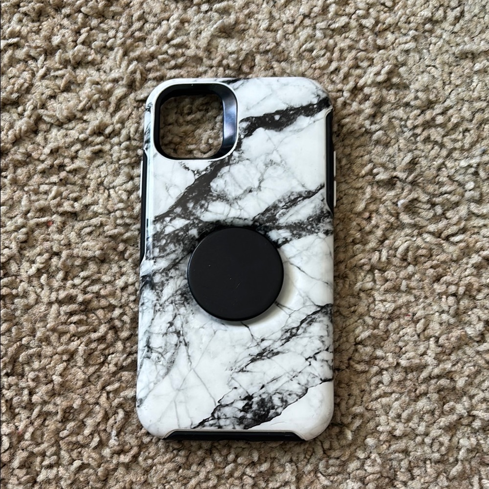 Lot of IPhone 11 Cases - Picture 2 of 7